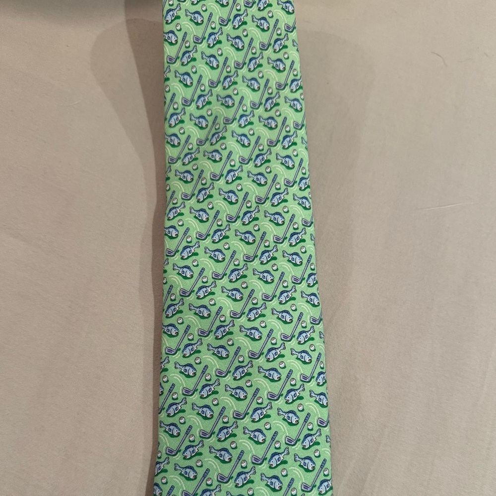 NWT Vineyard Vines “Fish & Chipshot” Tie